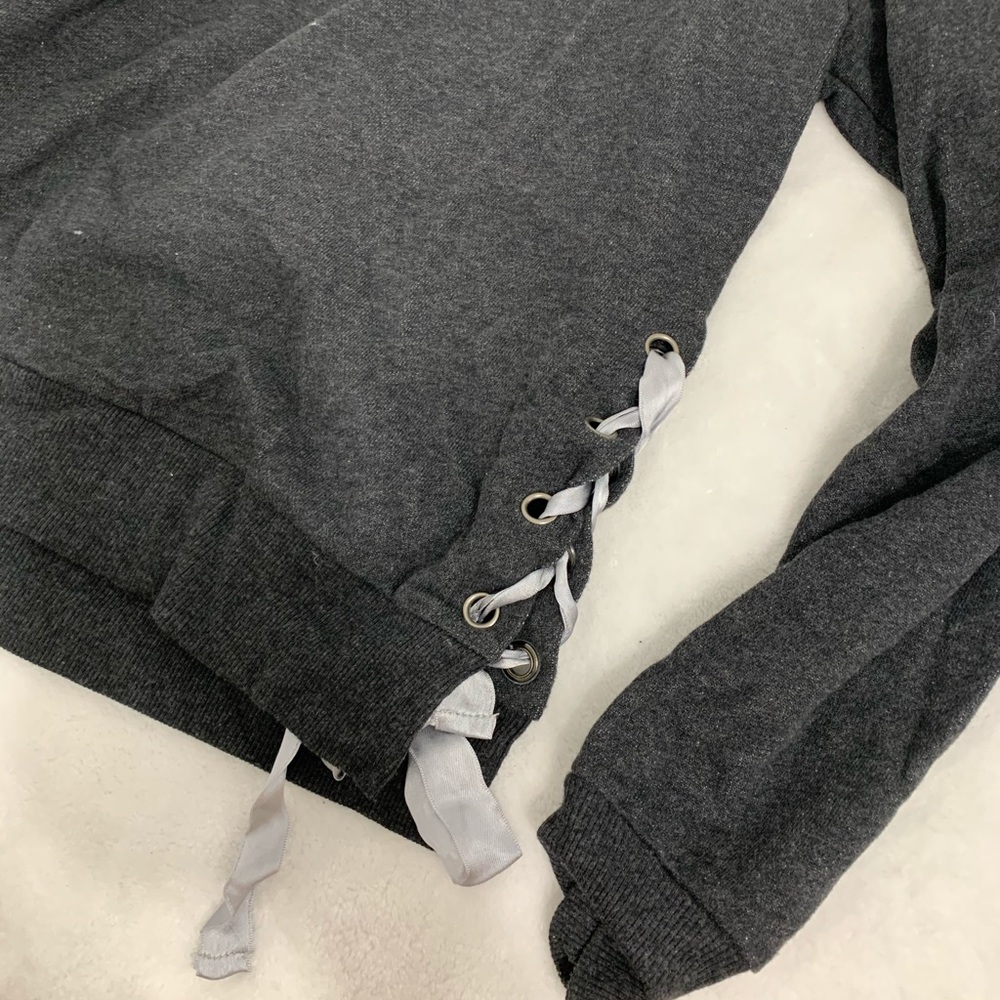 Aerie Grey sweater with ribbon